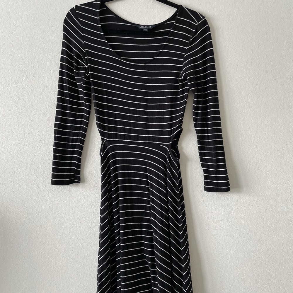 Lowered! 💥 AEO B&W Striped Dress